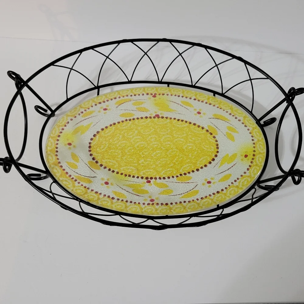 Temptations by Tara Wire Basket With Glass Trivet
